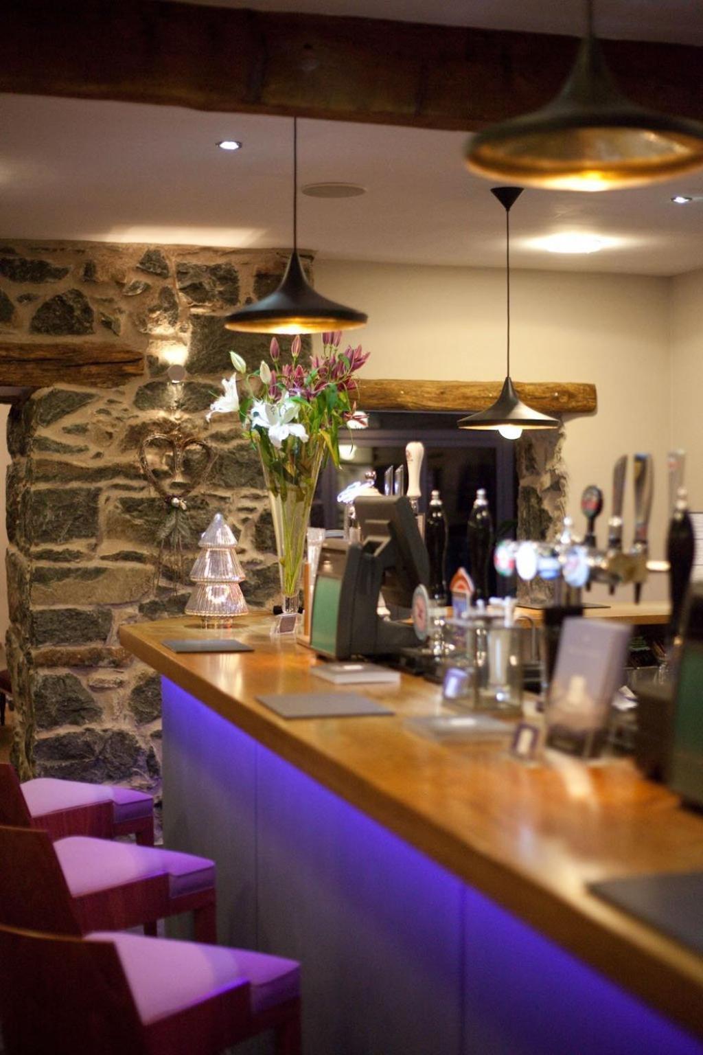 Cross Foxes - Bar Grill Rooms Dolgellau Exterior foto